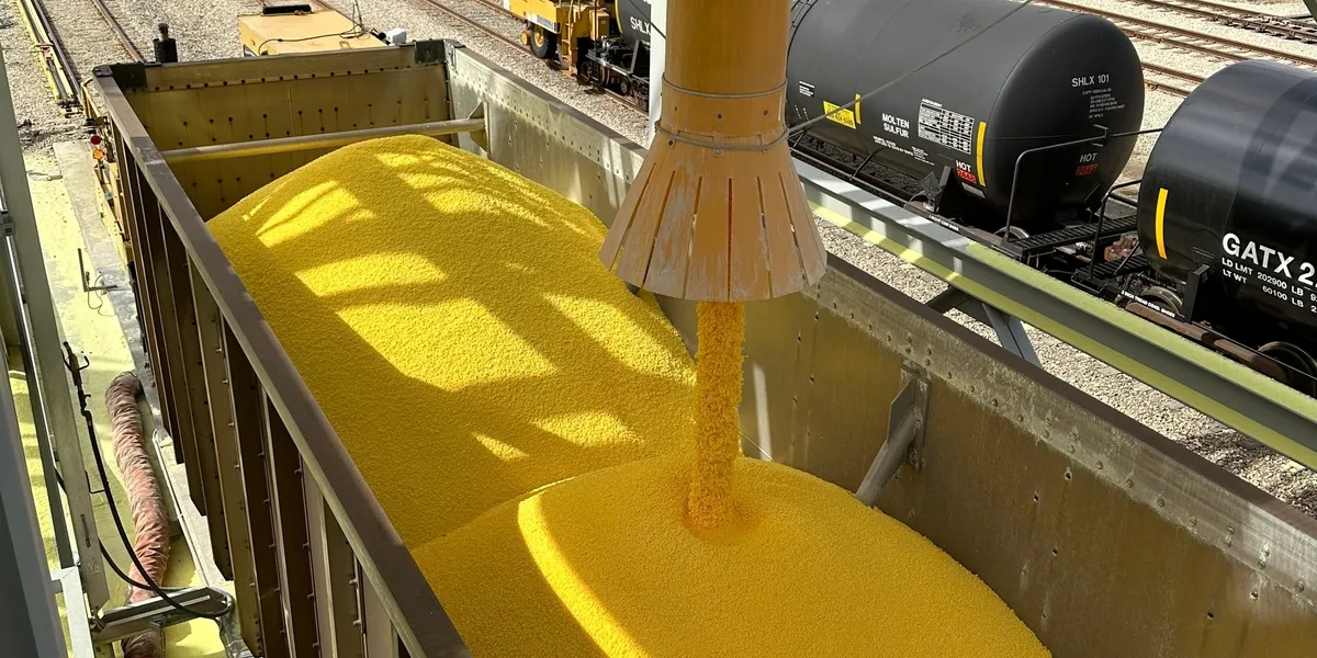ZONCHEM industrial bulk supply, sulfur raw material loading